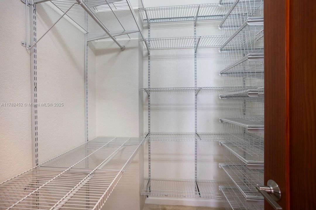 Недавно арендовано: $4,450 (2 спален, 2 ванн, 1373 Квадратных фут)