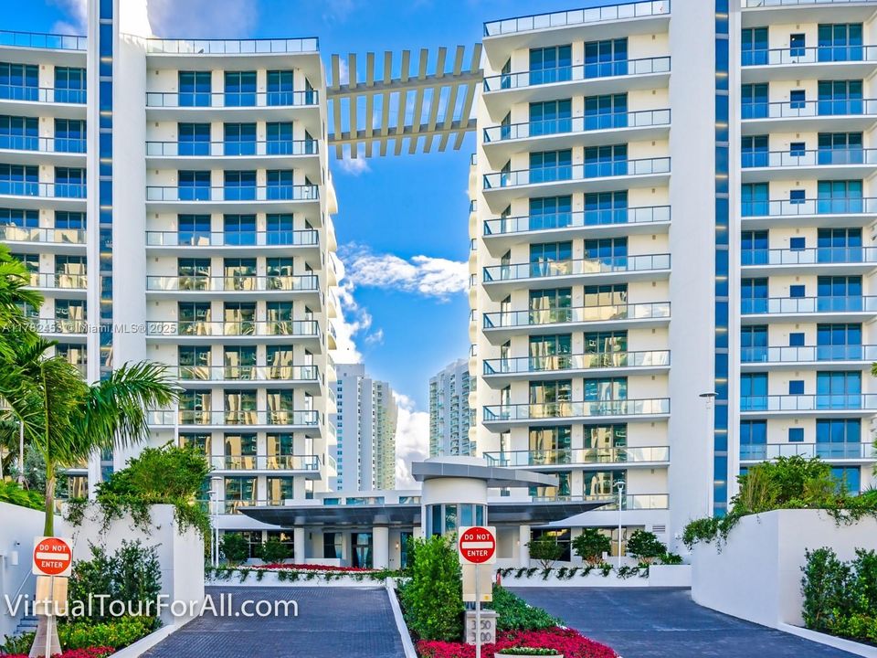 For Sale: $2,050,000 (3 beds, 4 baths, 2599 Square Feet)