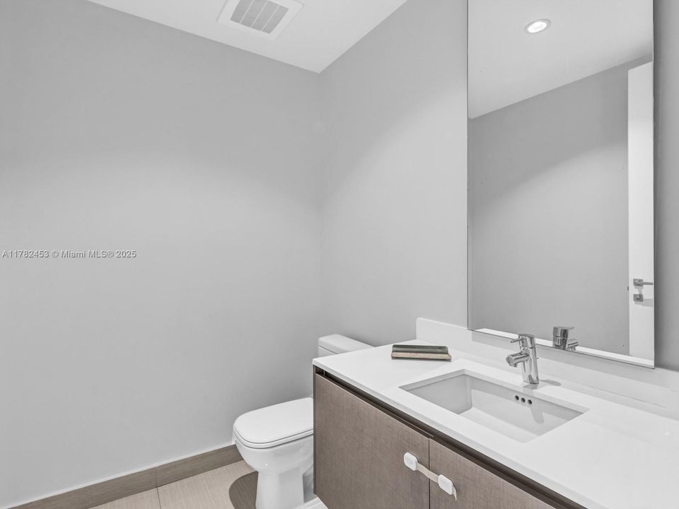 For Sale: $2,050,000 (3 beds, 4 baths, 2599 Square Feet)