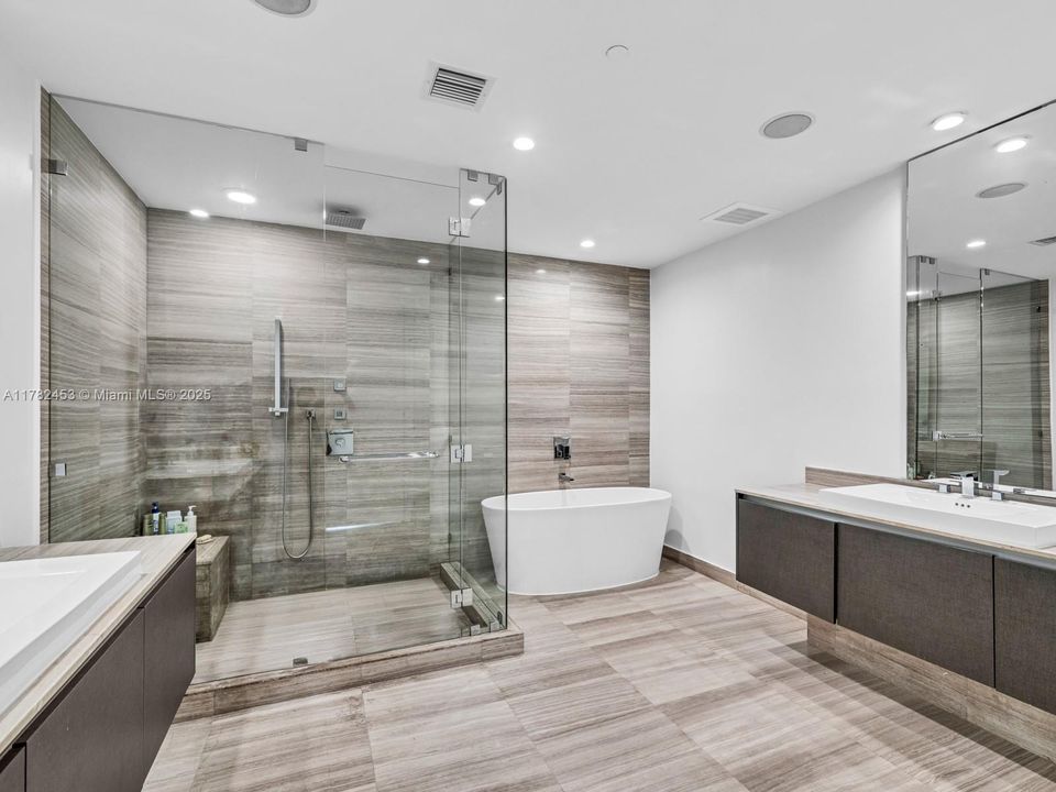 For Sale: $2,050,000 (3 beds, 4 baths, 2599 Square Feet)