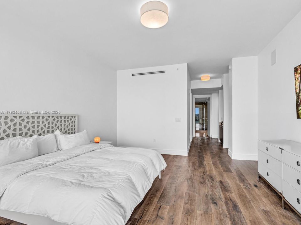 For Sale: $2,050,000 (3 beds, 4 baths, 2599 Square Feet)