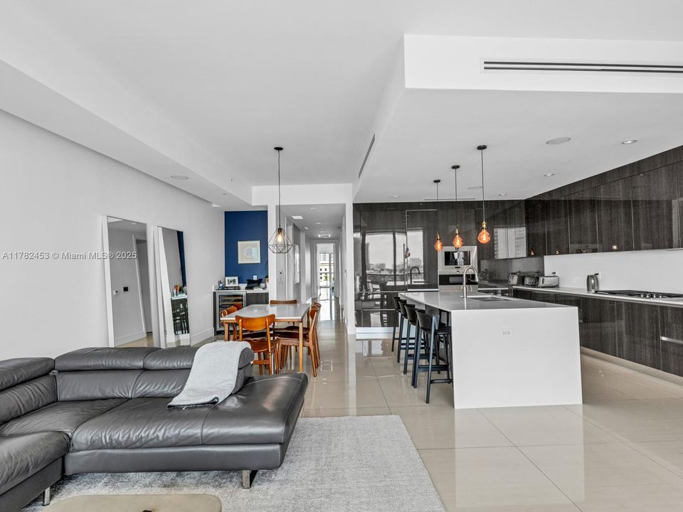 For Sale: $2,050,000 (3 beds, 4 baths, 2599 Square Feet)