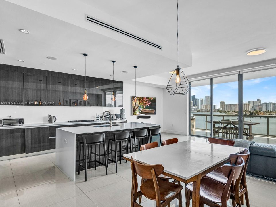 For Sale: $2,050,000 (3 beds, 4 baths, 2599 Square Feet)