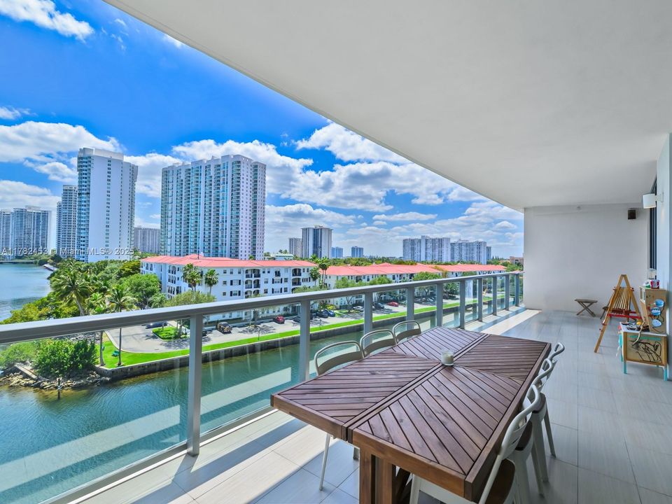 For Sale: $2,050,000 (3 beds, 4 baths, 2599 Square Feet)