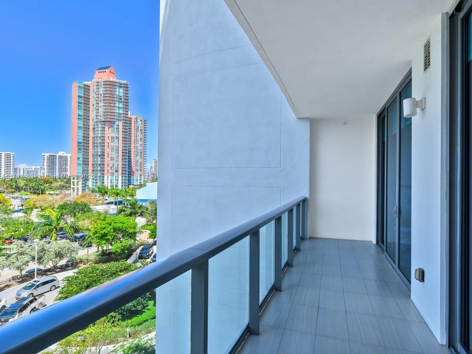 For Sale: $2,050,000 (3 beds, 4 baths, 2599 Square Feet)