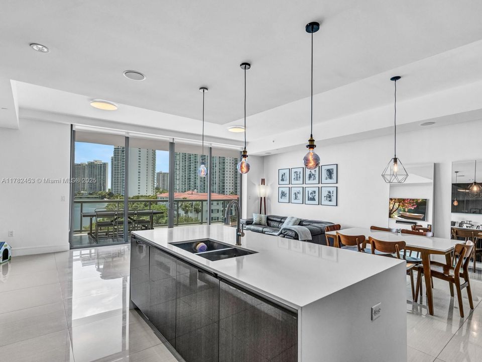 For Sale: $2,050,000 (3 beds, 4 baths, 2599 Square Feet)