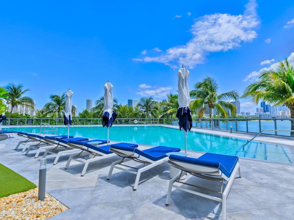 For Sale: $2,050,000 (3 beds, 4 baths, 2599 Square Feet)