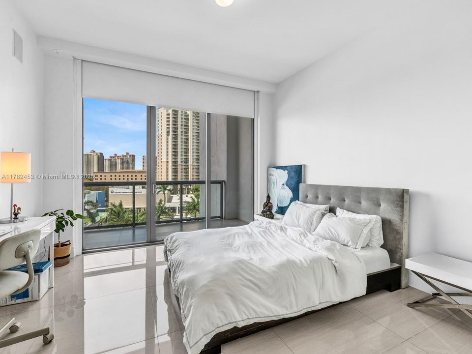 For Sale: $2,050,000 (3 beds, 4 baths, 2599 Square Feet)