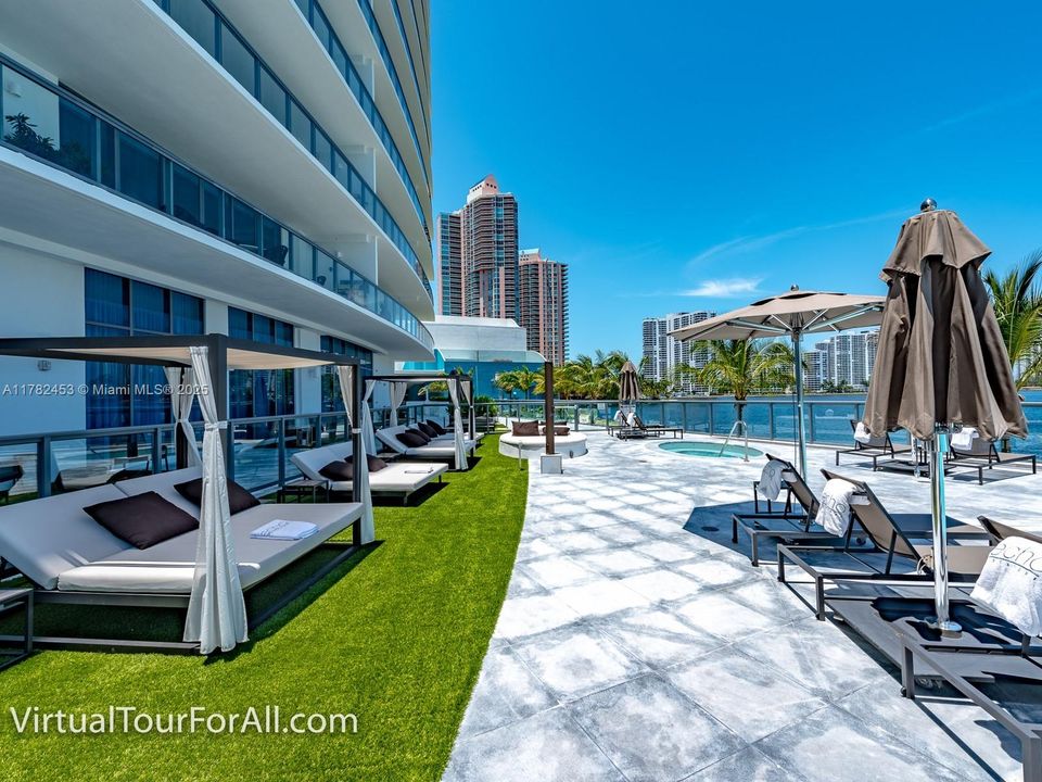 For Sale: $2,050,000 (3 beds, 4 baths, 2599 Square Feet)