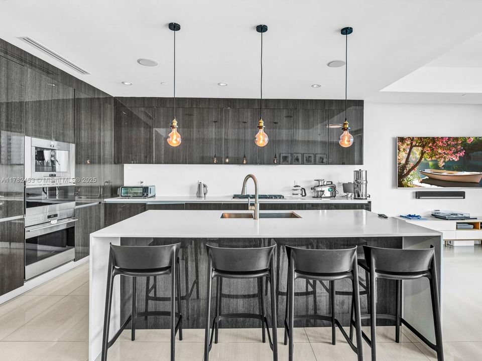 For Sale: $2,050,000 (3 beds, 4 baths, 2599 Square Feet)