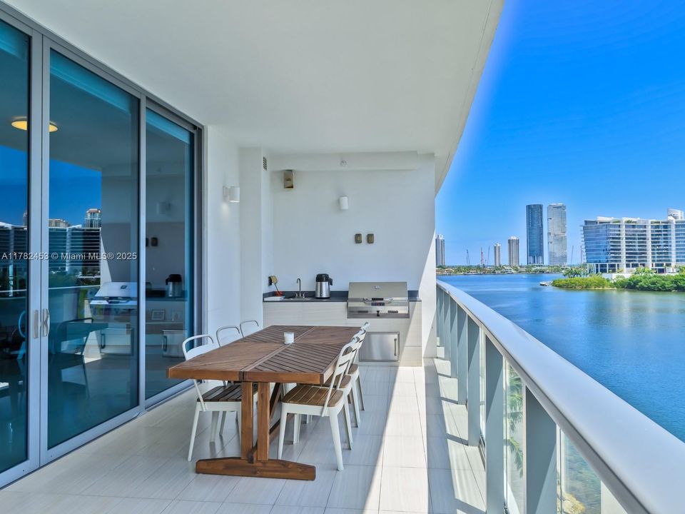 For Sale: $2,050,000 (3 beds, 4 baths, 2599 Square Feet)