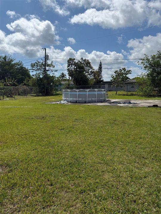 Недавно продано: $500,000 (4 спален, 2 ванн, 1283 Квадратных фут)