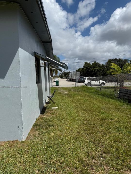 Недавно продано: $500,000 (4 спален, 2 ванн, 1283 Квадратных фут)