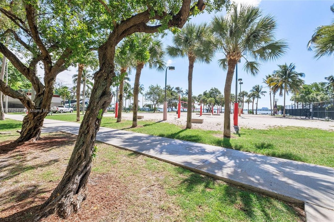 На продажу: $359,000 (1 спален, 1 ванн, 821 Квадратных фут)