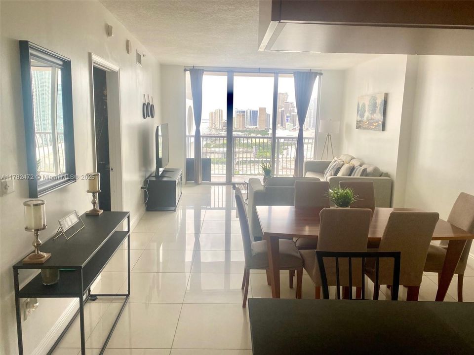 На продажу: $359,000 (1 спален, 1 ванн, 821 Квадратных фут)