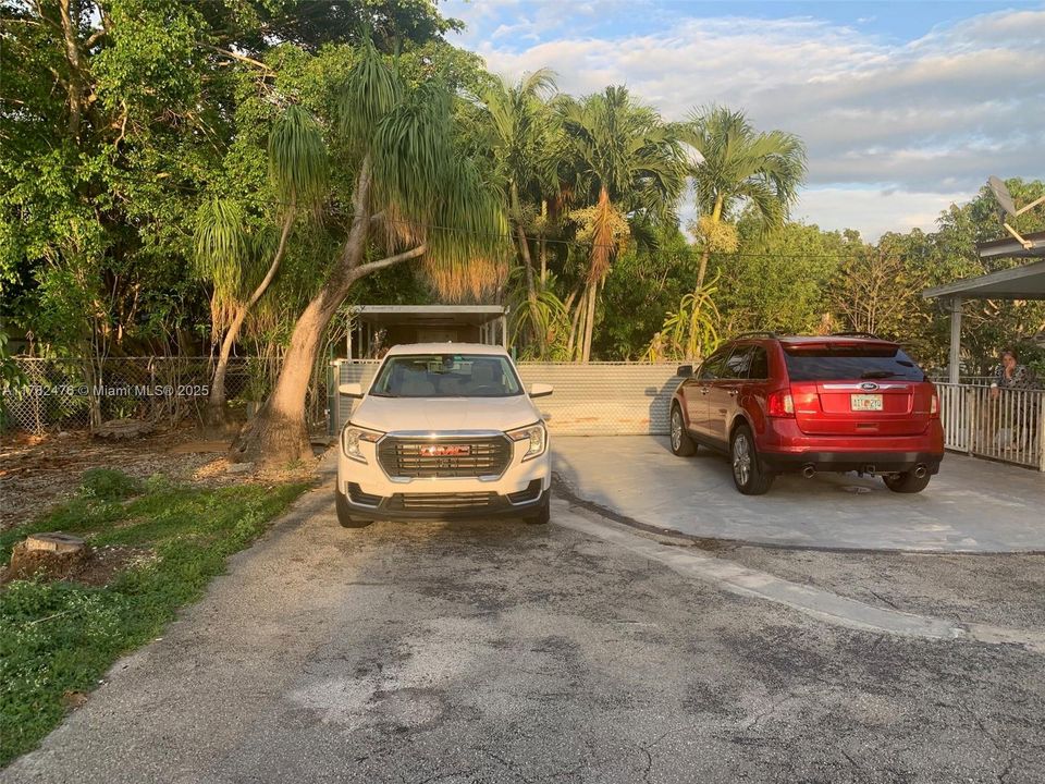 Под контрактом: $1,049,000 (3 спален, 2 ванн, 2459 Квадратных фут)