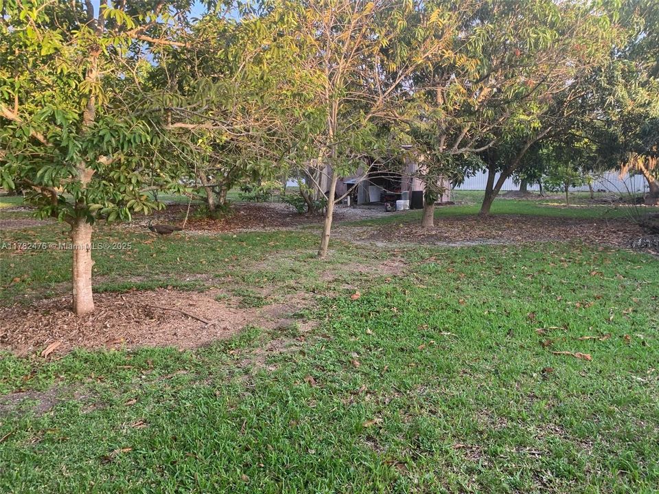 Под контрактом: $1,049,000 (3 спален, 2 ванн, 2459 Квадратных фут)