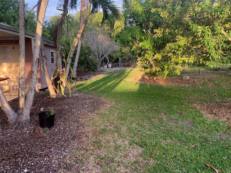 Под контрактом: $1,049,000 (3 спален, 2 ванн, 2459 Квадратных фут)