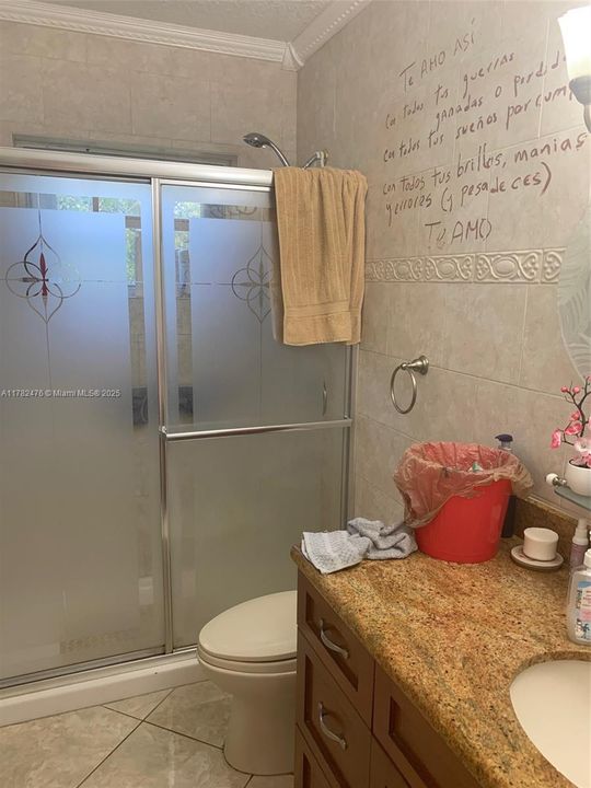 Под контрактом: $1,049,000 (3 спален, 2 ванн, 2459 Квадратных фут)