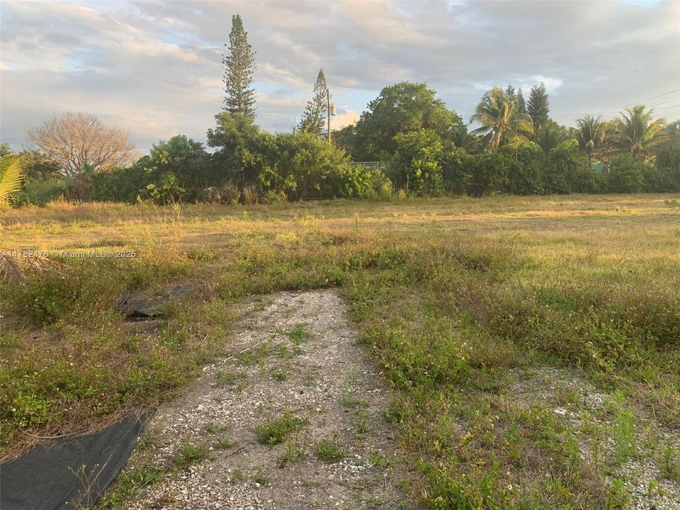 Под контрактом: $1,049,000 (3 спален, 2 ванн, 2459 Квадратных фут)