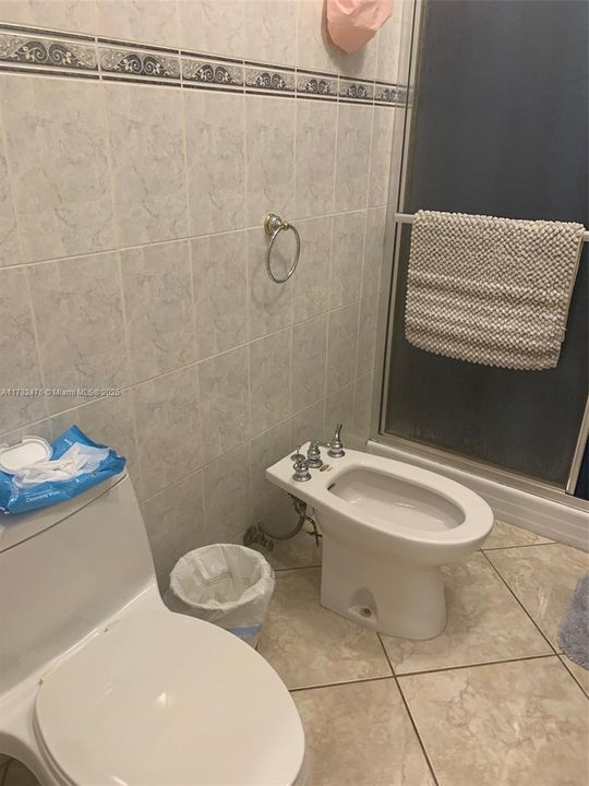 Под контрактом: $1,049,000 (3 спален, 2 ванн, 2459 Квадратных фут)