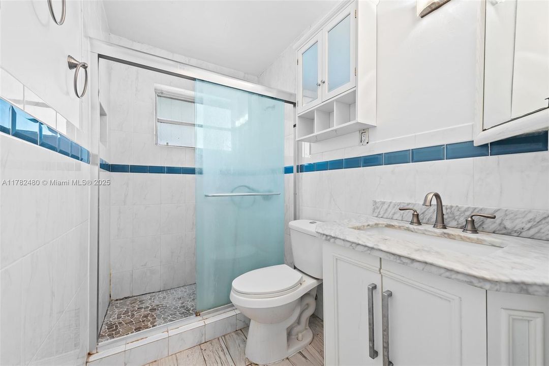 Недавно продано: $410,000 (3 спален, 1 ванн, 1125 Квадратных фут)