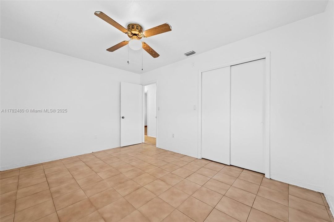 Недавно продано: $410,000 (3 спален, 1 ванн, 1125 Квадратных фут)