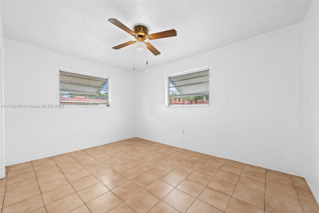 Недавно продано: $410,000 (3 спален, 1 ванн, 1125 Квадратных фут)