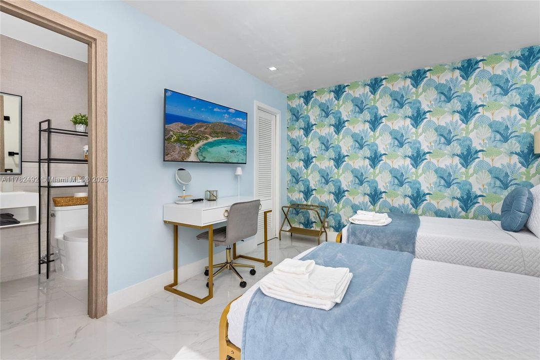 Recently Sold: $2,249,000 (4 beds, 4 baths, 2381 Square Feet)