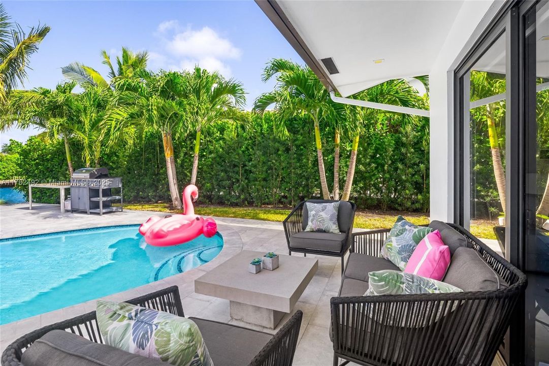 Recently Sold: $2,249,000 (4 beds, 4 baths, 2381 Square Feet)