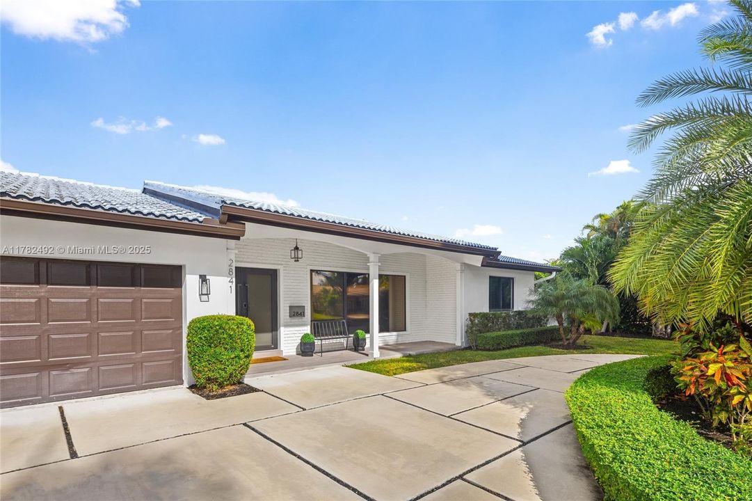 Recently Sold: $2,249,000 (4 beds, 4 baths, 2381 Square Feet)