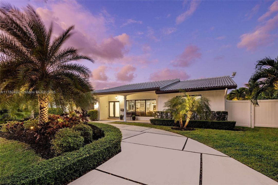 Recently Sold: $2,249,000 (4 beds, 4 baths, 2381 Square Feet)