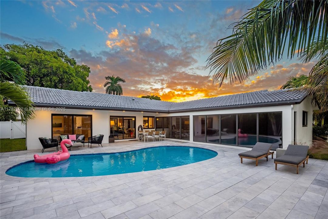 Recently Sold: $2,249,000 (4 beds, 4 baths, 2381 Square Feet)