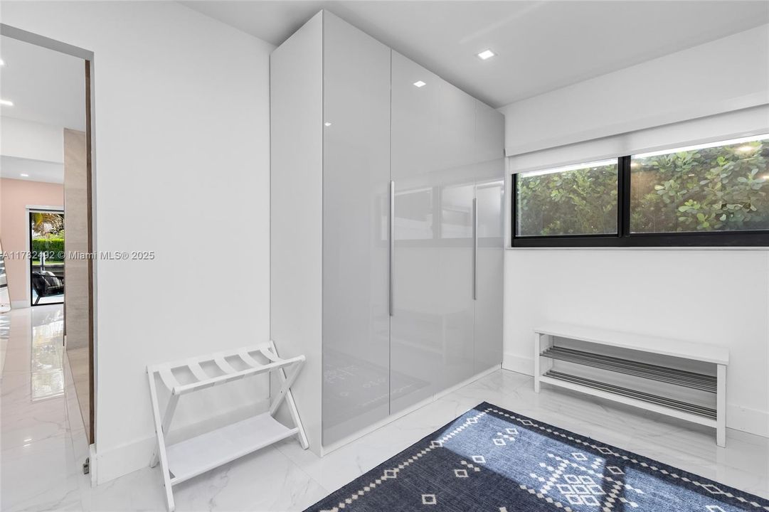 Recently Sold: $2,249,000 (4 beds, 4 baths, 2381 Square Feet)