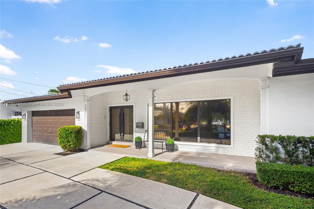 Recently Sold: $2,249,000 (4 beds, 4 baths, 2381 Square Feet)