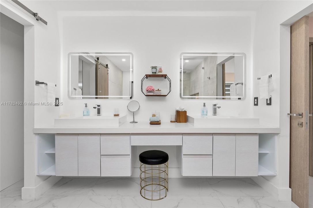 Recently Sold: $2,249,000 (4 beds, 4 baths, 2381 Square Feet)