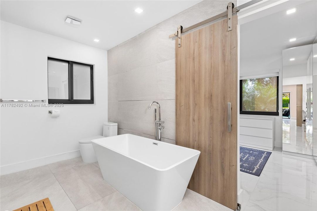 Recently Sold: $2,249,000 (4 beds, 4 baths, 2381 Square Feet)