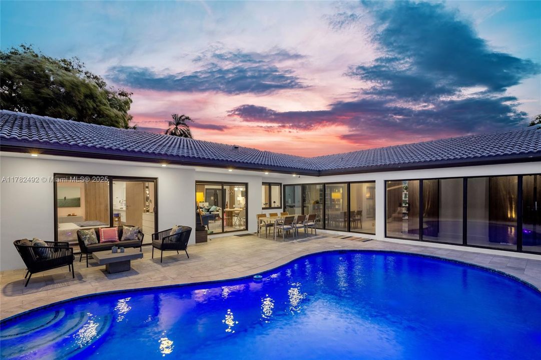 Recently Sold: $2,249,000 (4 beds, 4 baths, 2381 Square Feet)