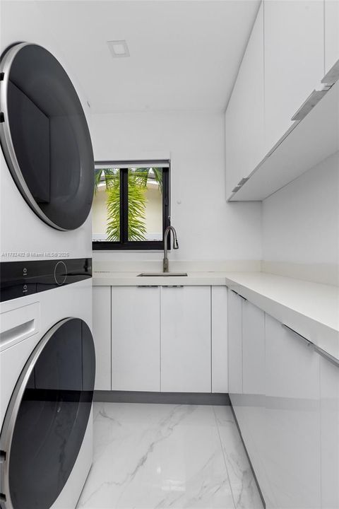 Recently Sold: $2,249,000 (4 beds, 4 baths, 2381 Square Feet)