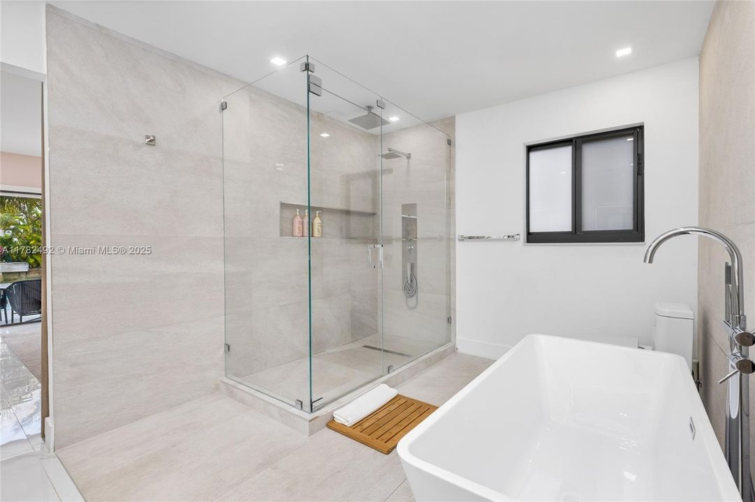 Recently Sold: $2,249,000 (4 beds, 4 baths, 2381 Square Feet)