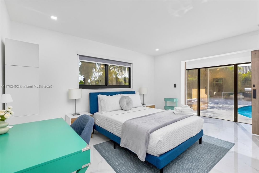 Recently Sold: $2,249,000 (4 beds, 4 baths, 2381 Square Feet)