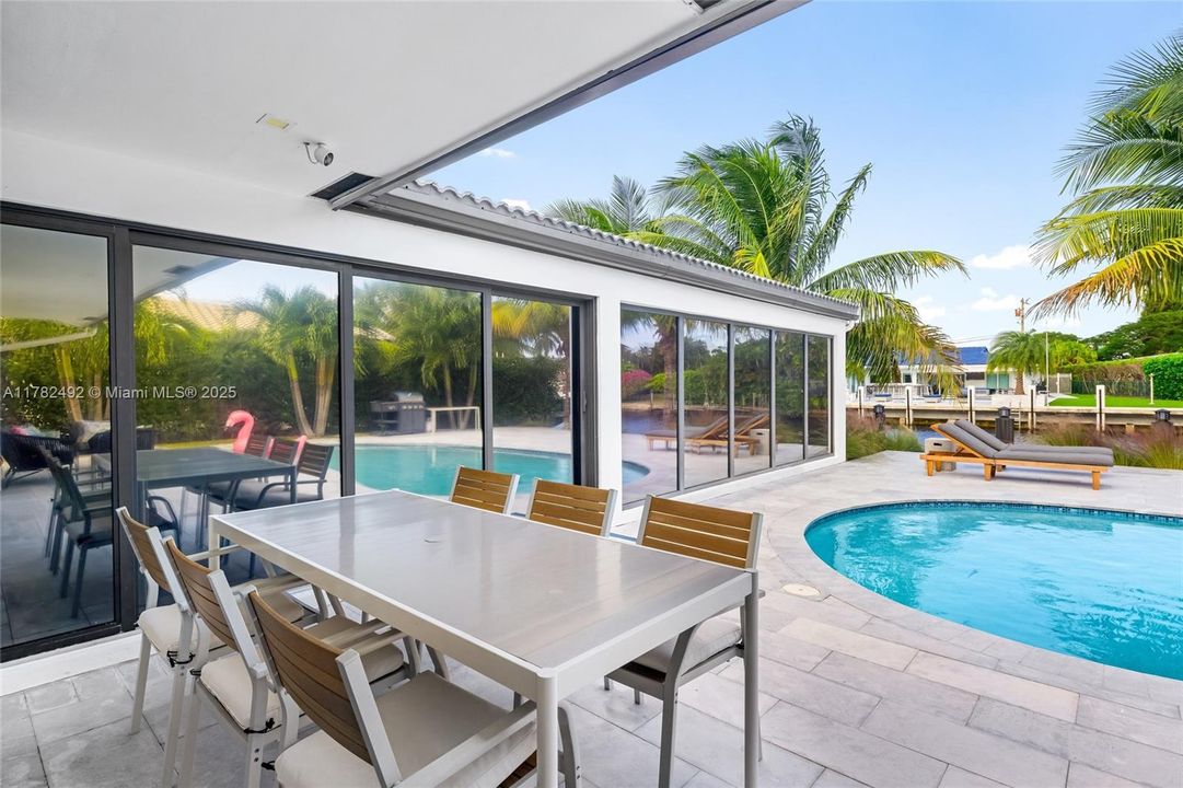 Recently Sold: $2,249,000 (4 beds, 4 baths, 2381 Square Feet)