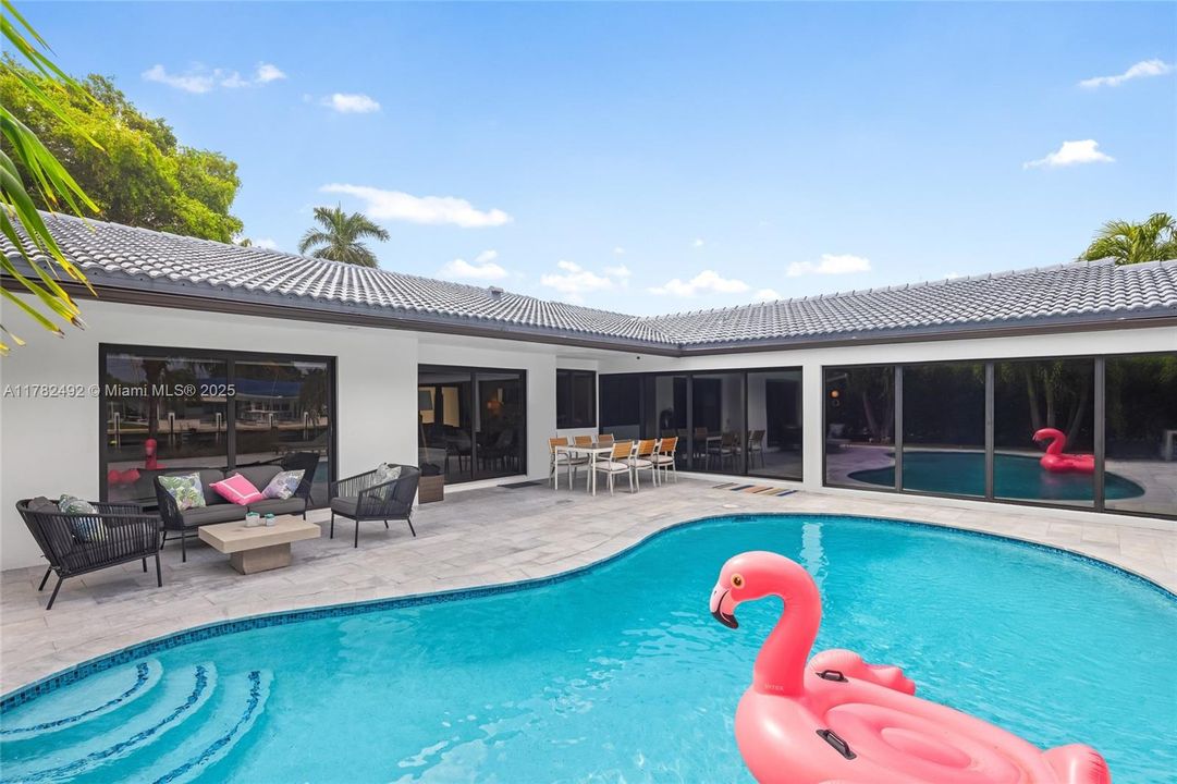 Recently Sold: $2,249,000 (4 beds, 4 baths, 2381 Square Feet)