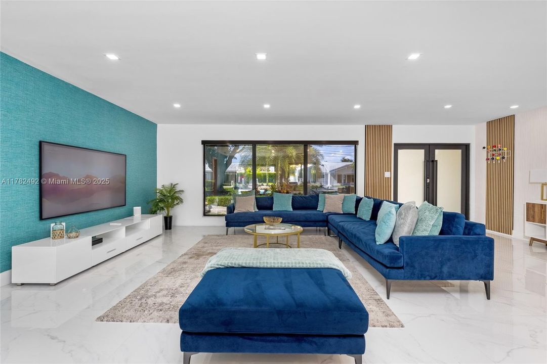 Recently Sold: $2,249,000 (4 beds, 4 baths, 2381 Square Feet)