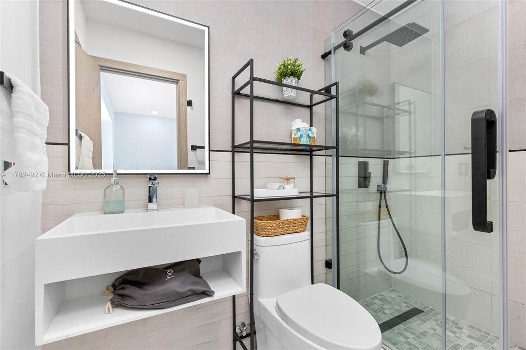 Recently Sold: $2,249,000 (4 beds, 4 baths, 2381 Square Feet)