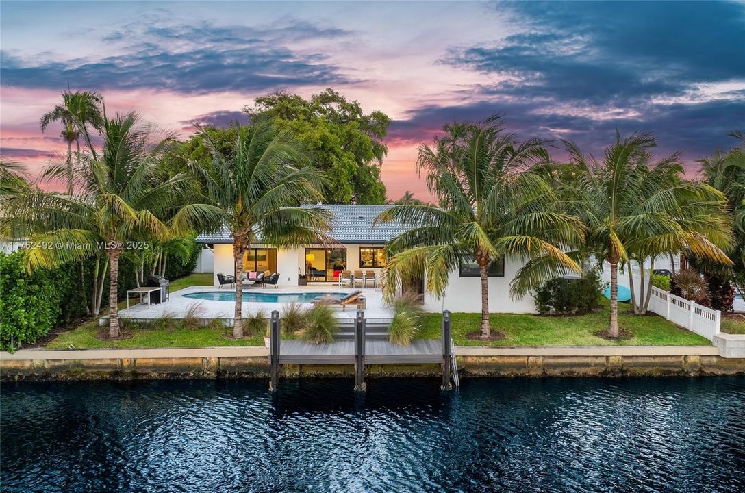 Recently Sold: $2,249,000 (4 beds, 4 baths, 2381 Square Feet)