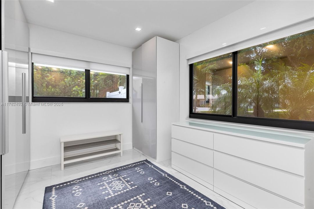 Recently Sold: $2,249,000 (4 beds, 4 baths, 2381 Square Feet)