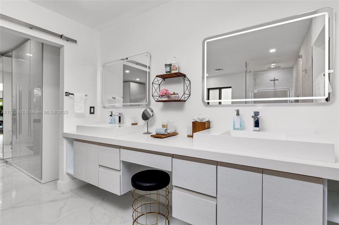 Recently Sold: $2,249,000 (4 beds, 4 baths, 2381 Square Feet)