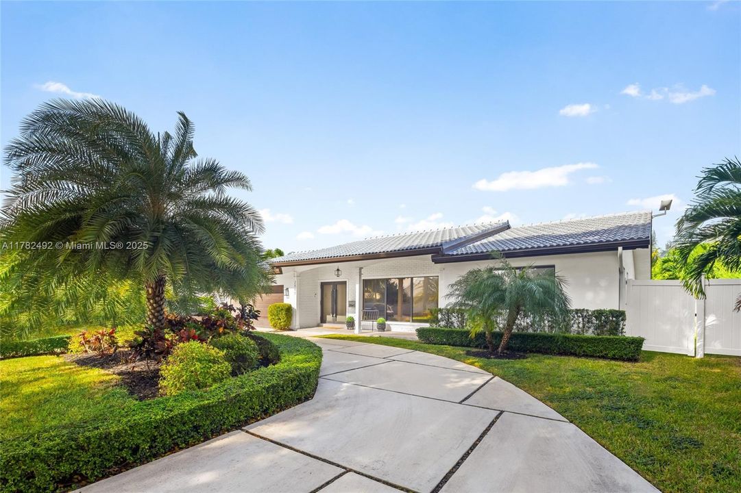 Recently Sold: $2,249,000 (4 beds, 4 baths, 2381 Square Feet)