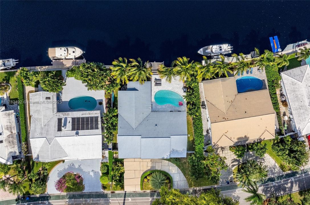 Recently Sold: $2,249,000 (4 beds, 4 baths, 2381 Square Feet)